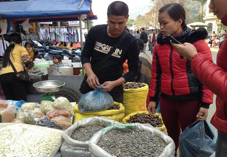 Tiểu thương chợ Tân Thanh "xả hàng" về quê ăn tết sớm